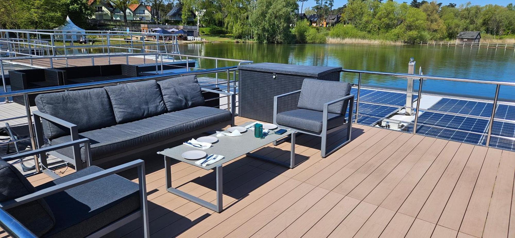 Modernes Festliegendes Hausboot Mit Grosszuegiger Dachterrasse Und Ruderboot Hotel เรอเบล ภายนอก รูปภาพ