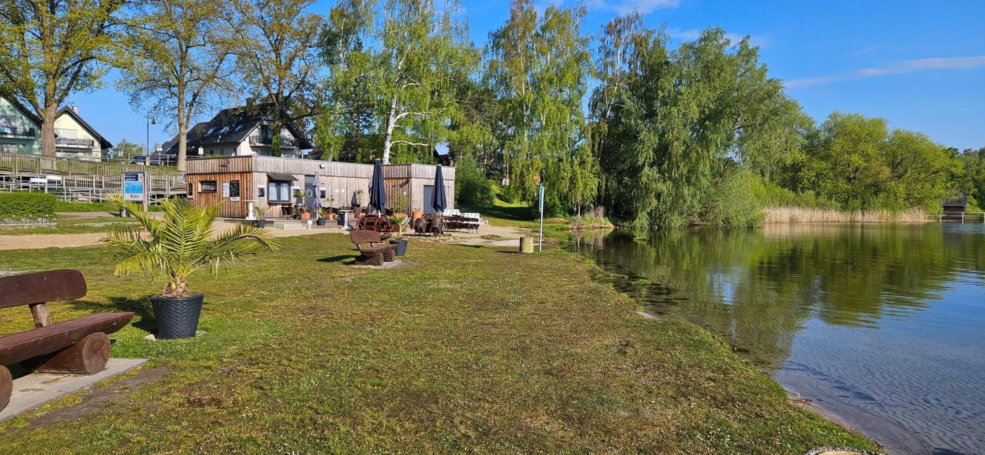 Modernes Festliegendes Hausboot Mit Grosszuegiger Dachterrasse Und Ruderboot Hotel เรอเบล ภายนอก รูปภาพ